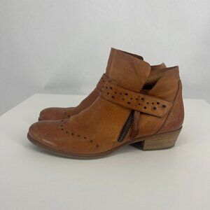 Paul Green Tan Ankle Boots